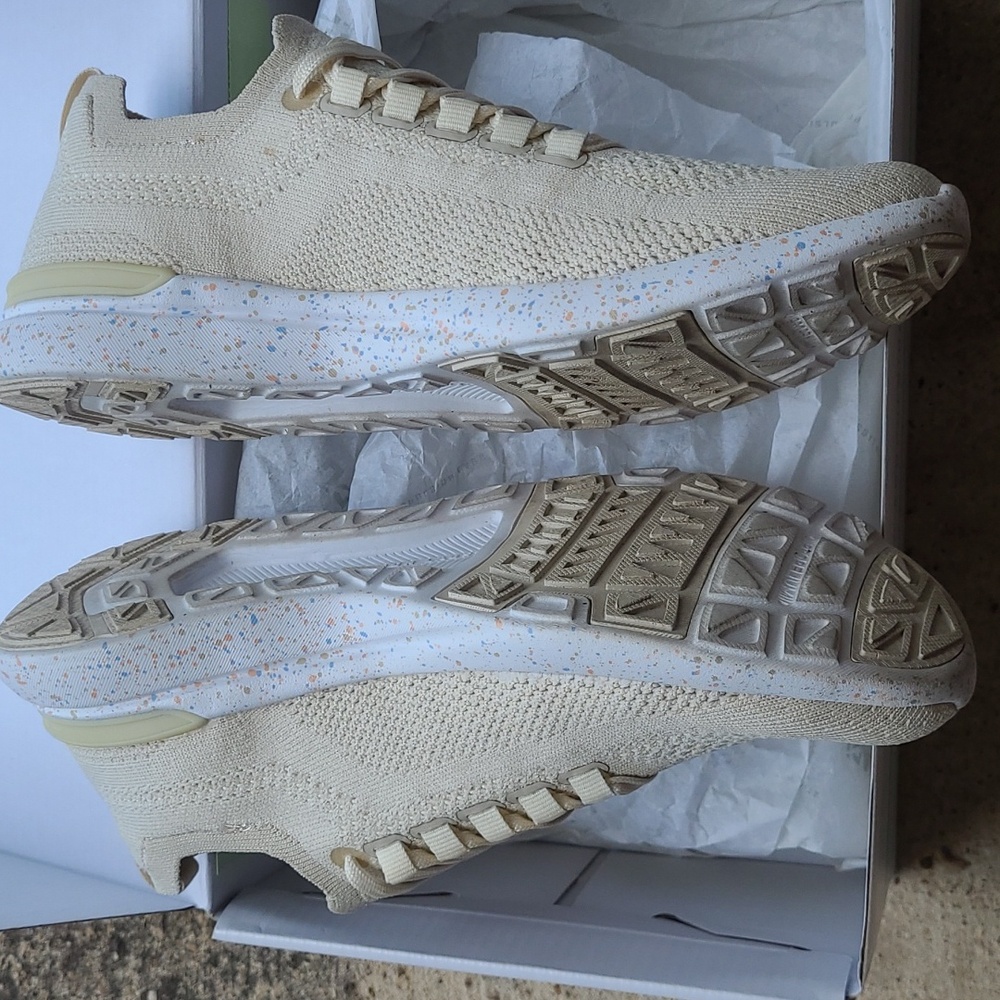 Athletic Propulsion Labs Shoes - Picture 2 of 8